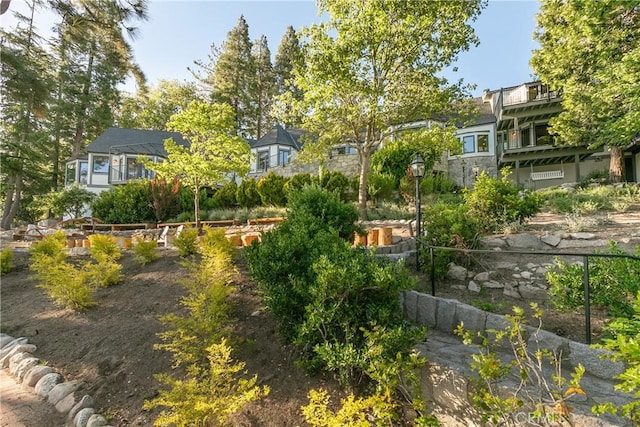 923 Lake Edge Way, Lake Arrowhead, CA 92352 - view of yard