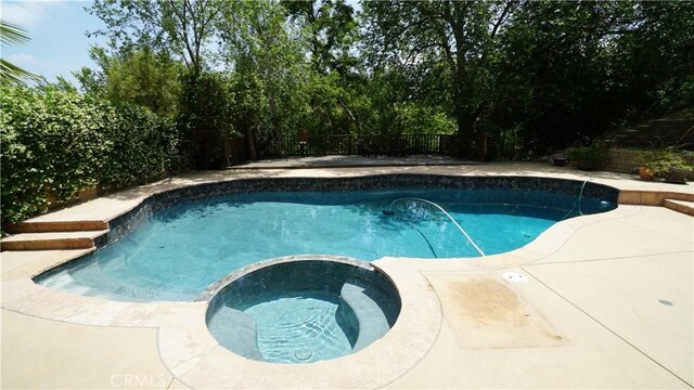 24530 Breckenridge Pl, Newhall, CA 91321 - view of swimming pool featuring a pool with connected hot tub, a fenced backyard, and a patio