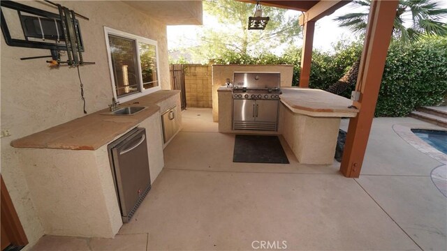 24530 Breckenridge Pl, Newhall, CA 91321 - view of patio featuring a sink
