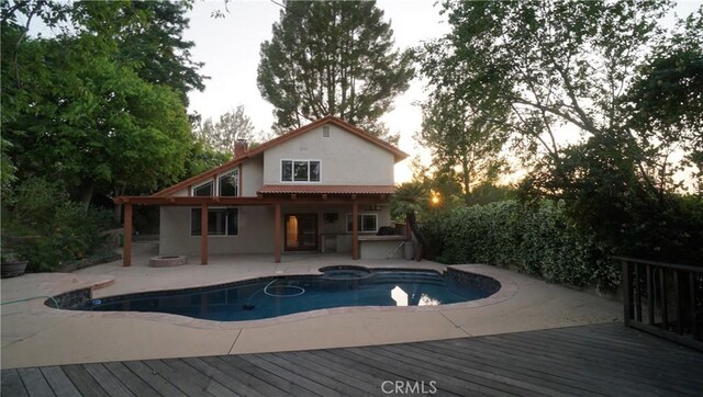 24530 Breckenridge Pl, Newhall, CA 91321 - view of swimming pool with an in-ground hot tub, a deck, and a patio area