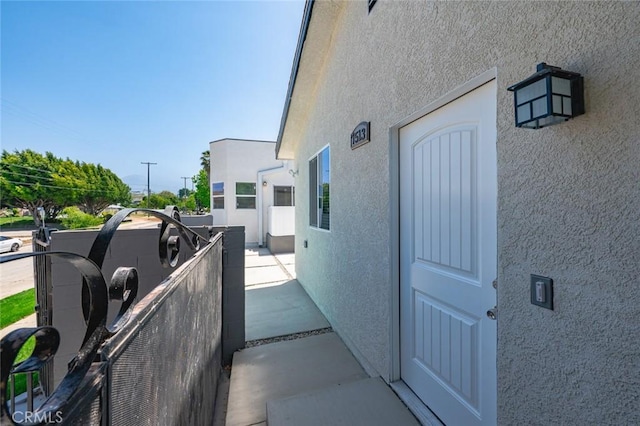 2101 W 76th St, Los Angeles, CA 90047 - view of patio / terrace