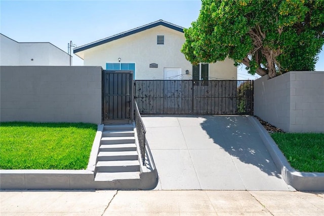 2101 W 76th St, Los Angeles, CA 90047 - gate with a fenced front yard