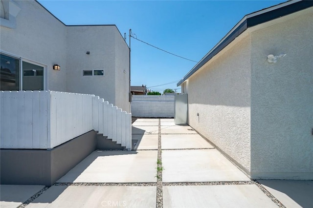 2101 W 76th St, Los Angeles, CA 90047 - view of patio