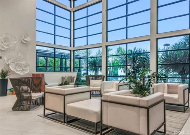 62 Pelican Ln, Irvine, CA 92618 - community lobby with a towering ceiling