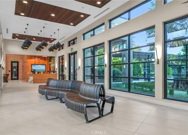62 Pelican Ln, Irvine, CA 92618 - lobby with a towering ceiling and recessed lighting