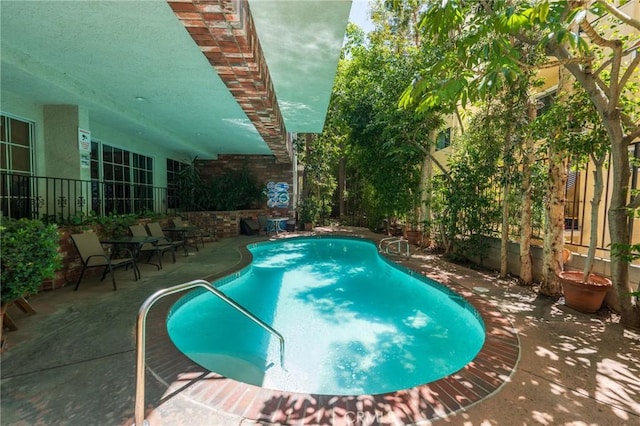 1375 Kelton Ave Unit 104, Los Angeles, CA 90024 - outdoor pool with a patio area