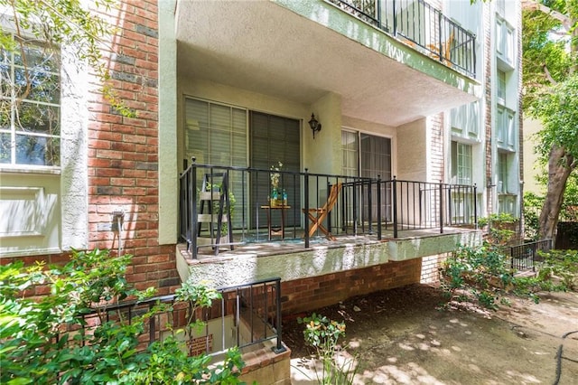 1375 Kelton Ave Unit 104, Los Angeles, CA 90024 - entrance to property featuring brick siding, a porch, and stucco siding