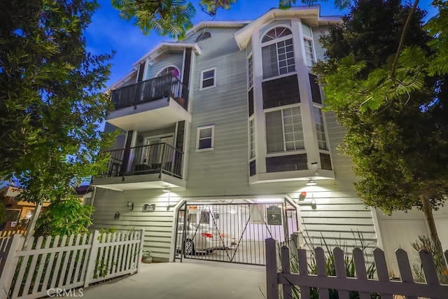 1775 Freeman Ave Unit 304, Long Beach, CA 90804 - view of front of property featuring a fenced front yard