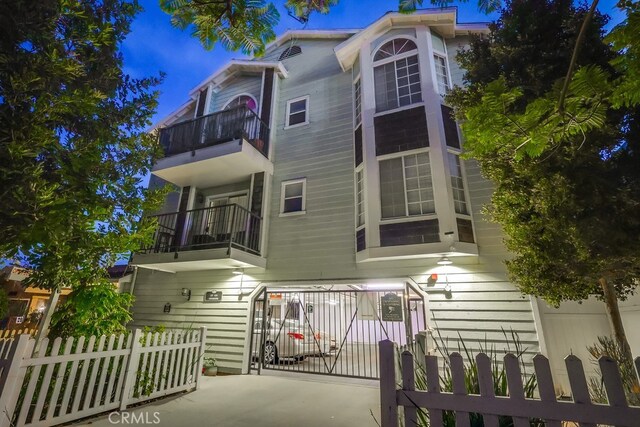 1775 Freeman Ave Unit 304, Long Beach, CA 90804 - view of front of home with a fenced front yard