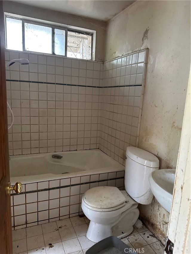 4058 Bledsoe Ave, Culver City, CA 90066 - bathroom featuring a tub, toilet, and tile patterned floors