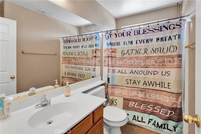 9275 Verdugo Ave, Hesperia, CA 92345 - full bathroom with toilet, vanity, and a shower with curtain