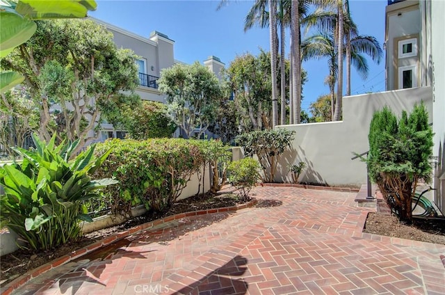 6052 Shadowbrook Cir, Huntington Beach, CA 92648 - view of patio