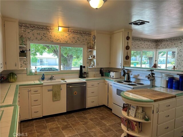 159 S Shasta St S, Willows, CA 95988 - kitchen featuring open shelves, dishwasher, electric stove, tile counters, and wallpapered walls