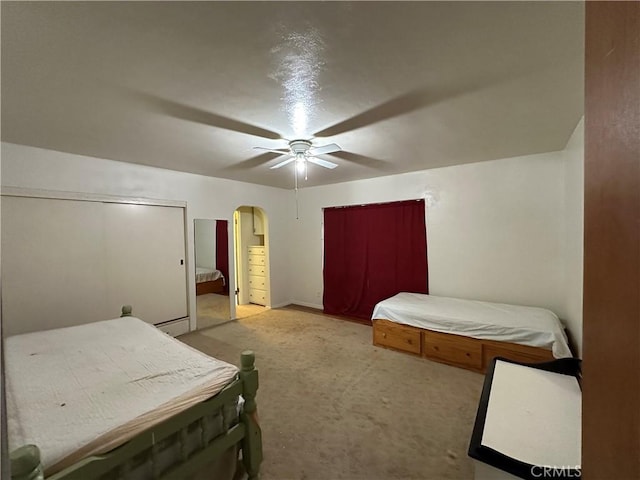 159 S Shasta St S, Willows, CA 95988 - bedroom featuring carpet, arched walkways, and ceiling fan