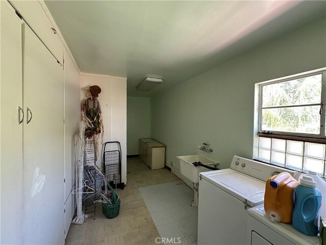 159 S Shasta St S, Willows, CA 95988 - washroom with washing machine and clothes dryer and light floors