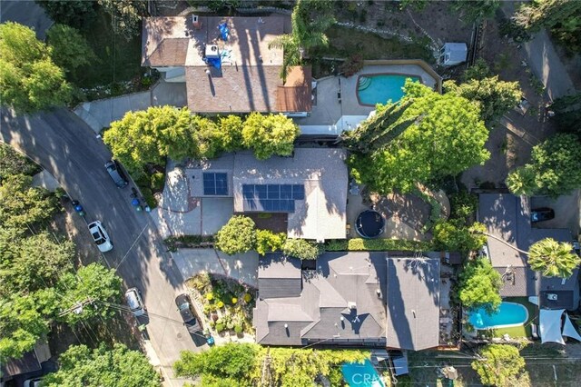 20955 De Mina St, Woodland Hills, CA 91364 - view of property location featuring a pool