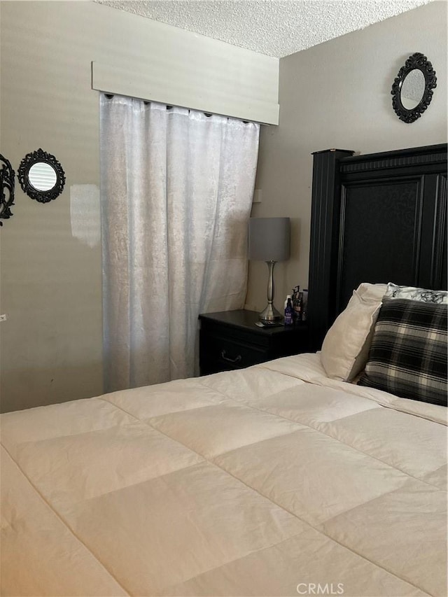 2113 N Lewis St, Santa Ana, CA 92706 - bedroom with a textured ceiling