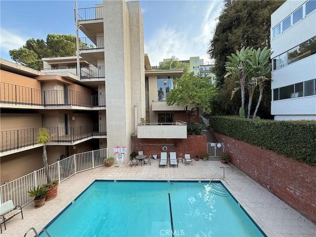 5658 Ravenspur Dr Unit 202, Rancho Palos Verdes, CA 90275 - community pool with a patio area