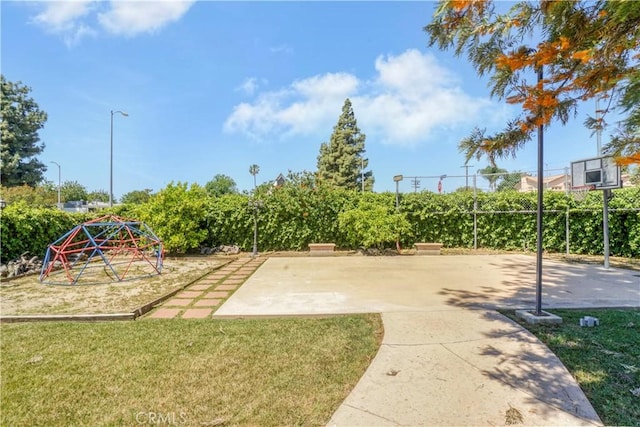 9455 Brandon Ct, Northridge, CA 91325 - view of grassy yard