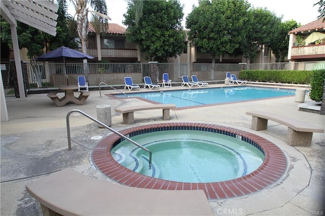 700 W La Veta Ave Unit K5, Orange, CA 92868 - community pool with a patio and a community hot tub