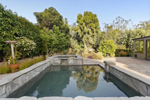 233233A Cole Ranch Rd, Encinitas, CA 92024 - swimming pool with an in-ground hot tub