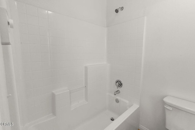 953 Coronado Cir, Santa Paula, CA 93060 - bathroom featuring toilet and shower / bath combination
