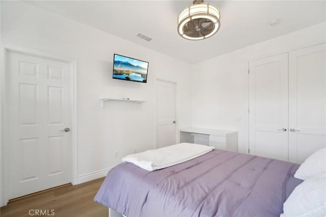 25422 Magnolia Ln, Stevenson Ranch, CA 91381 - bedroom featuring light wood-style floors, baseboards, and a closet