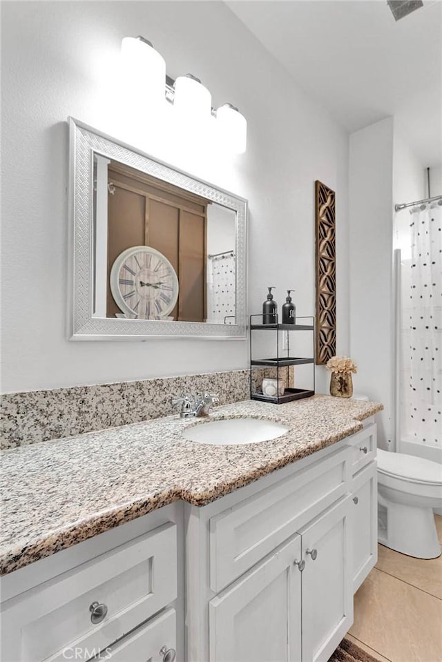 22489 Sweet Pea Rd, Oro Grande, CA 92368 - full bathroom featuring vanity, toilet, a shower with shower curtain, and tile patterned floors