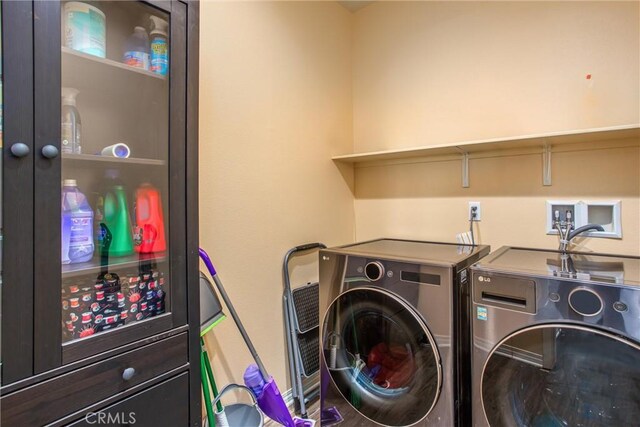 11294 Chappell Way, Beaumont, CA 92223 - laundry room featuring washing machine and clothes dryer and baseboards