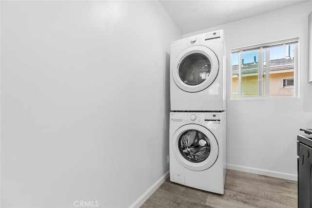 142 S Savannah St, Los Angeles, CA 90033 - laundry room with stacked washer / drying machine, baseboards, and wood finished floors