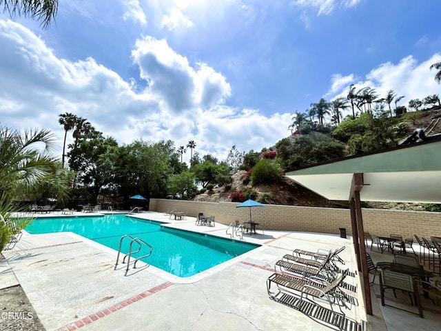 320 Starlane Dr, La Canada Flintridge, CA 91011 - community pool featuring a patio area