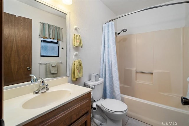 42868 Ranch Club Rd, Lake Elizabeth, CA 93532 - bathroom featuring toilet, vanity, shower / bath combo, and tile patterned flooring