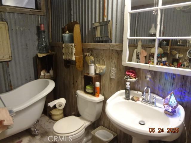 5475 Wilkinson Ave, Clearlake, CA 95422 - bathroom with a freestanding tub, a sink, toilet, and a shower