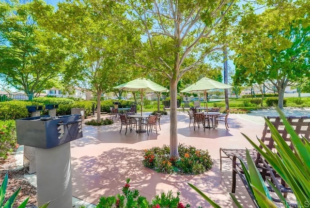 2407 Eastridge Loop, Chula Vista, CA 91915 - surrounding community with a patio