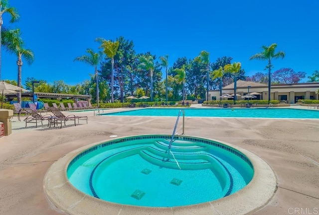 2407 Eastridge Loop, Chula Vista, CA 91915 - community pool with a patio area