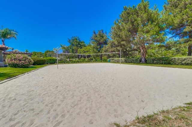 2407 Eastridge Loop, Chula Vista, CA 91915 - view of property's community with volleyball court and a lawn