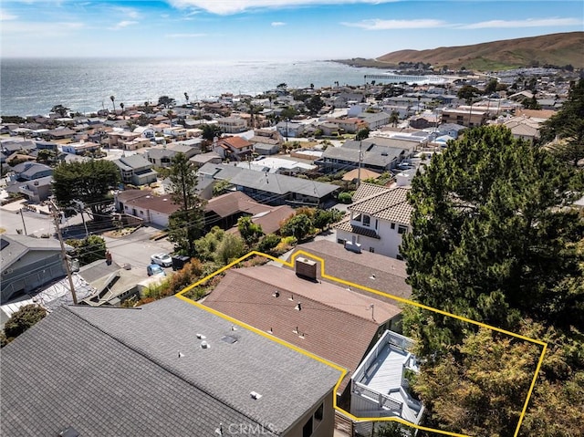 833 Park Ave, Cayucos, CA 93430 - aerial view of residential area with property parcel outlined and a nearby body of water