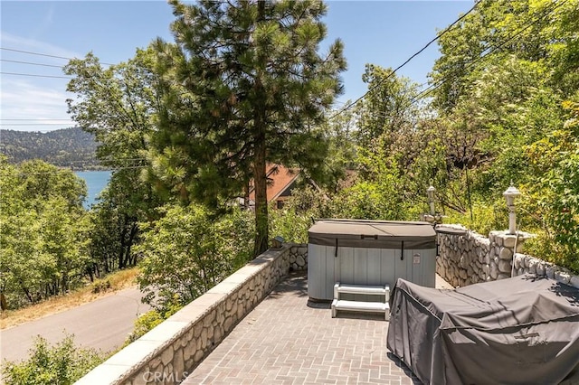 27888 W Shore Rd, Lake Arrowhead, CA 92352 - view of patio / terrace with a hot tub