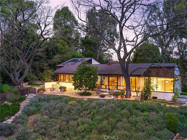 7 Cinchring Rd, Rolling Hills, CA 90274 - rear view of property featuring a patio and a sunroom