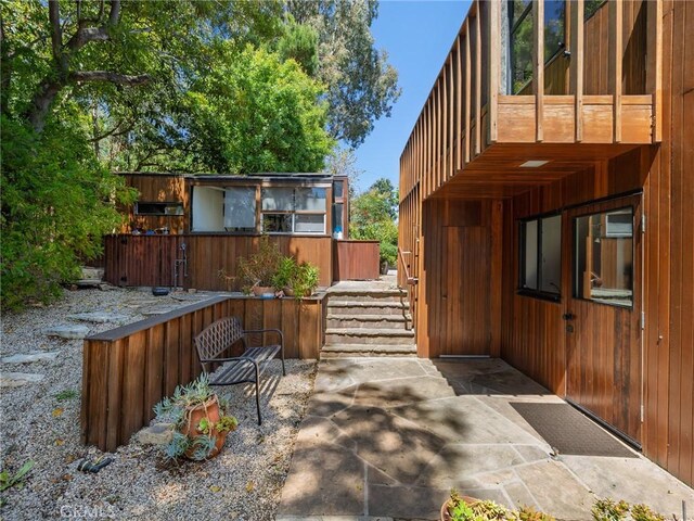 7 Cinchring Rd, Rolling Hills, CA 90274 - view of patio with a balcony