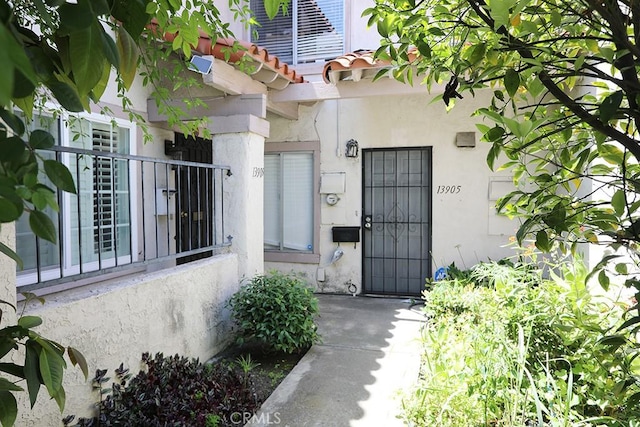 13905 Magnolia St, Garden Grove, CA 92844 - property entrance featuring stucco siding and a tiled roof