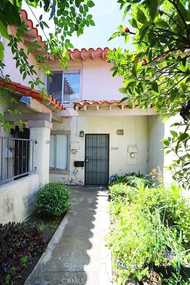 13905 Magnolia St, Garden Grove, CA 92844 - entrance to property with stucco siding and a tiled roof
