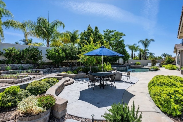23840 Costa Mesa Way, Murrieta, CA 92562 - fenced backyard featuring a patio area and outdoor dining area