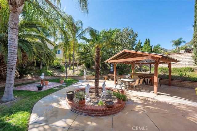 28532 Forest Meadow Pl, Castaic, CA 91384 - surrounding community with a gazebo and a patio area