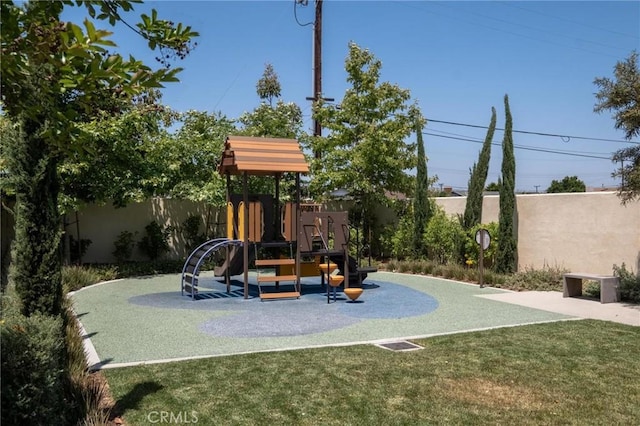 1924 N Floret Dr, Los Angeles, CA 90222 - view of playground