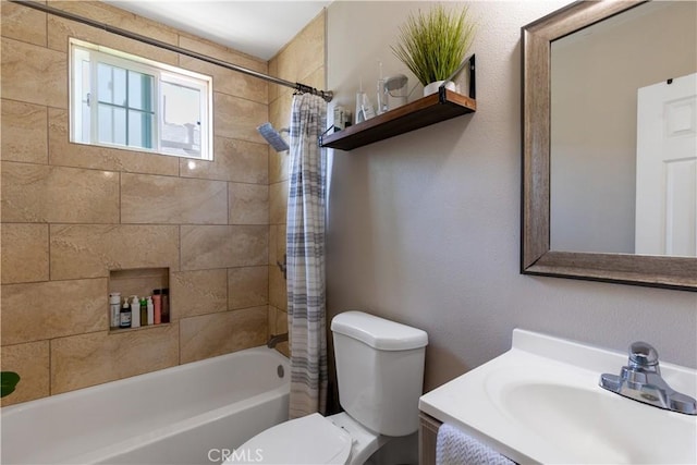 901 S Clymar Ave, Compton, CA 90220 - full bath featuring shower / bath combo, toilet, and vanity