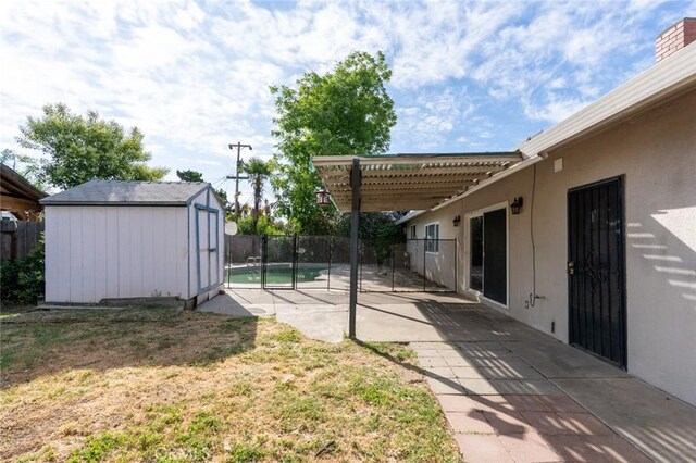 635 Brookdale Dr, Merced, CA 95340 - view of yard featuring a patio area and a pergola