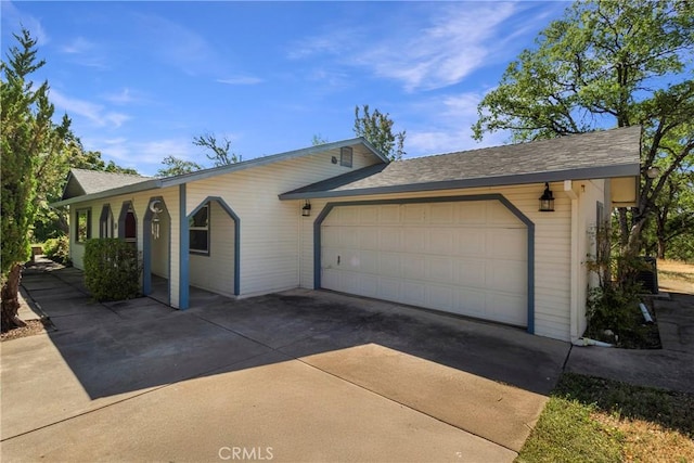 50 Walter Blume Ln, Oroville, CA 95966 - ranch-style home featuring an attached garage and concrete driveway