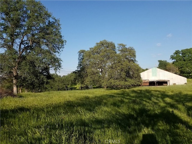 50 Walter Blume Ln, Oroville, CA 95966 - view of yard featuring an outbuilding and an outdoor structure