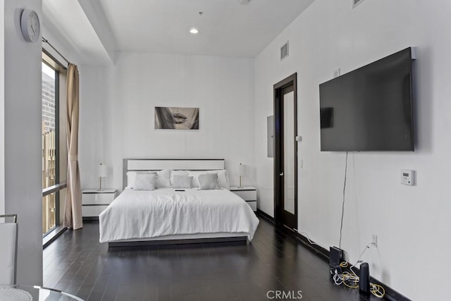 655 S Hope St Unit 903, Los Angeles, CA 90017 - bedroom featuring dark wood-style flooring